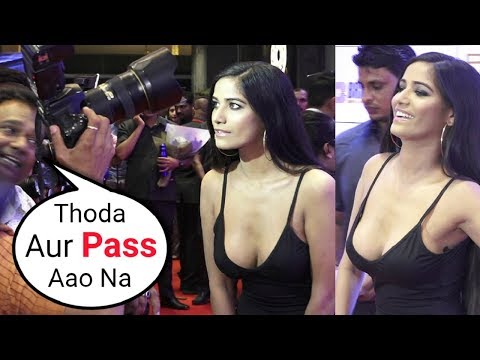 Poonam Pandey Sweet Gesture For Reporter At BRIGHT Awards 2018