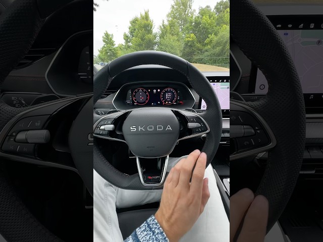 Clevere Nutzerführung im #Skoda Octavia RS Facelift (2026)! Oh es das Deaktivieren der Assistenzsysteme ist oder das Aktivieren von sportlicheren Fahrdynamikfunktionen: Im Octavia RS machen die meisten Bedienungsschritte Sinn.
Sehen Sie das genau so?

#SkodaOctaviaRS #SkodaOctavia #cartech #cartok