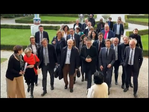 Socialist MPs arrive at Assembly as budget debate begins amid standoff with Prime Minister | AFP