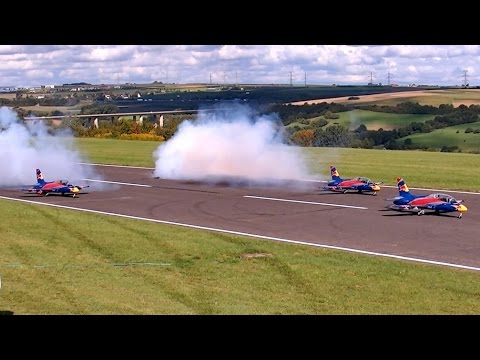 3X MB-339 ONE CRASH !!! 2X MB-339 RC SYNCHRO FLIGHT TO MUSIC / Jetpower Messe 2015 - UCH6AYUbtonG7OTskda1_slQ