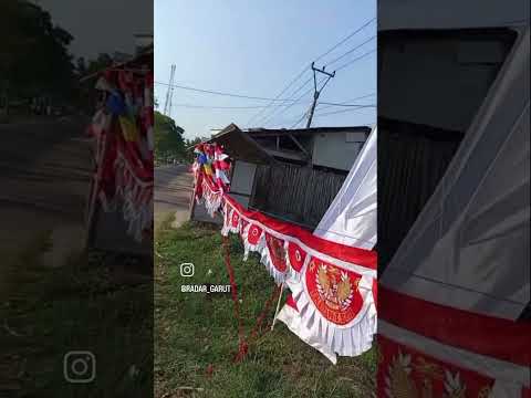 Penjual Bendera Merah Putih Konvensional Harus Bersaing dengan Penjual Online
