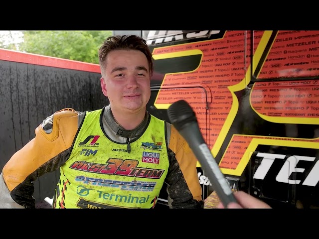 Supermoto kolmandal etapil võidutsesid põhjanaabridTäna toimus Rapla kardirajal eesti meistrivõistluste etapp supermotos.Põhiklassis S1 ei olnud täna vastast soomlasele Eemeli Astedtile, kes võitis kindlalt mõlemad sõidud. Teiseks tuli samuti soomlane, Antti Soitiala (44 p). Esimese eestlasena võitis kolmanda koha Karl Takk (38 p). Vigastusest taastuv Aksel Pärtelpoeg oli kuues.S2 klass kuulus välismaa sõitjatele - võrdsete punktidega lõpetasid Toni Paakinen ja Normunds Freimanis. Teise sõidu parema tulemusega võttis üldvõidu Toni. Kolmandaks tuli Niclas Ahlqvist.Põhiklassis S4 käis tihe võitlus ning kahe sõidu kokkuvõttes jäi peale Martin Pärtelpoeg. Teiseks tuli soomlane Tatu Makkonen ja kolmandaks Eemeli Astedt.Pitbike open klassis võttis mõlema sõidu võidus Mathias Vetkin, teine Alex Vetkin ja kolmas Dmitrijs Macuks.