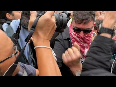 Kneecap's Liam O'Hanna arrives at London court on terror charge | AFP