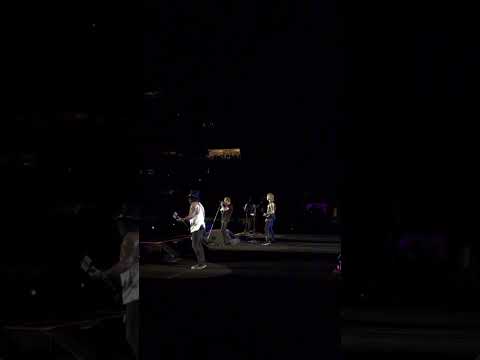 What makes Axl Rose feel the weight of a Guns N’ Roses crowd #gunsnroses