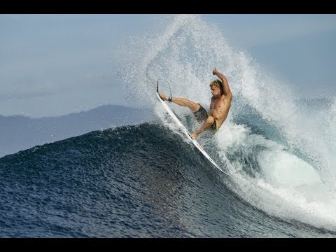 Mick Fanning fights for another world title - UCblfuW_4rakIf2h6aqANefA