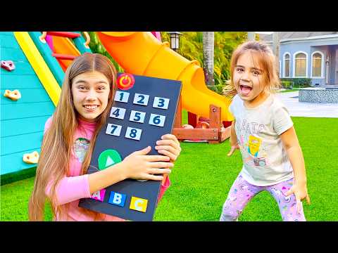 Nastya divertida jugando en el patio de recreo al aire libre