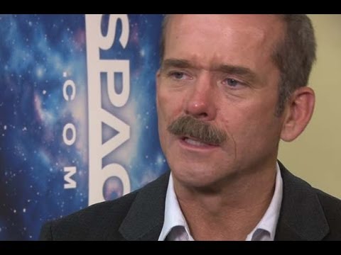 Chris Hadfield Lands At SPACE.com - Google Hangout Video - UCVTomc35agH1SM6kCKzwW_g