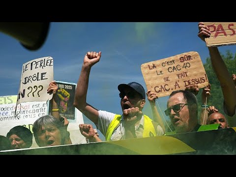 Πρωτoμαγιά: Oι δασμοί του Τραμπ επισκιάζουν τις πορείες σε όλη την Ασία - Στους δρόμους οι Ευρωπαίοι