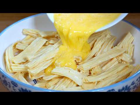 把鸡蛋倒进腐竹里，最近这个做法火了，咸香劲道的腐竹鸡蛋吸满了汤汁，好吃又下饭#like #cooking #food #吃货推荐官