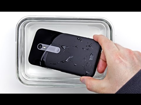 Moto G Unboxing + Water Test (2015) - UCsTcErHg8oDvUnTzoqsYeNw