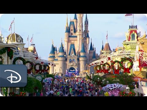 Walt Disney World Resort Transforms Main Street for The Holidays - UC1xwwLwm6WSMbUn_Tp597hQ