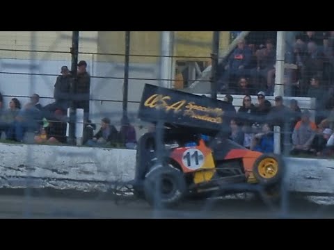 Stratford Speedway - Modifieds - 26/12/22 - dirt track racing video image