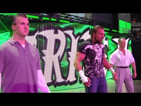 Triple H and the McMahons attack Legacy: Raw, March 30, 2009 - UCJ5v_MCY6GNUBTO8-D3XoAg