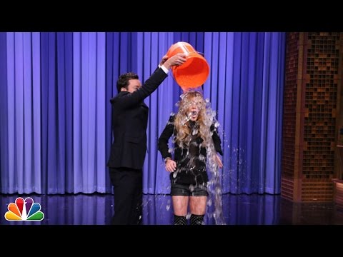 Suggestion Box: Lindsay Lohan Takes the ALS Ice Bucket Challenge - UC8-Th83bH_thdKZDJCrn88g