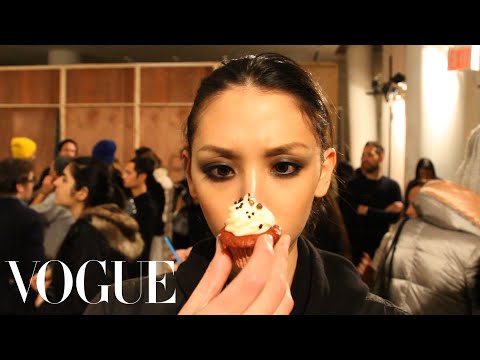 Backstage at Prabal Gurung: Selfies, Cupcakes, and Models - Vogue - UCRXiA3h1no_PFkb1JCP0yMA