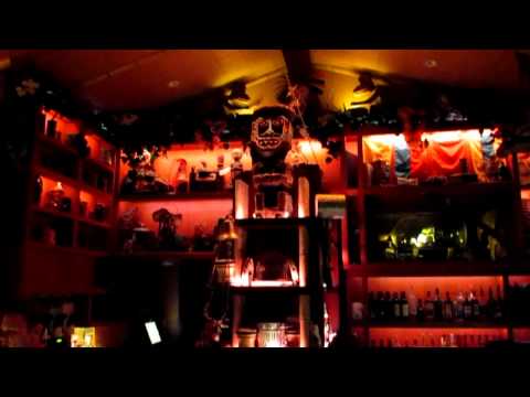 Trader Sam's Enchanted Tiki Bar at The Disneyland Hotel with Drink Special Effects - UCe-gHr2O_LP7t0YJYHZQZlg