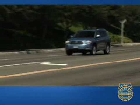 2008 Toyota Highlander Review - Kelley Blue Book - UCj9yUGuMVVdm2DqyvJPUeUQ