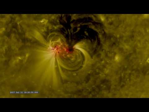 Massive Sunspot Tracked by NASA Satellites - UCVTomc35agH1SM6kCKzwW_g