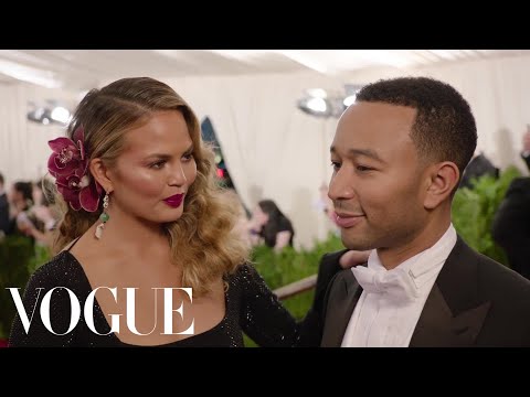 Chrissy Teigen and John Legend at the Met Gala 2015 | China: Through the Looking Glass - UCRXiA3h1no_PFkb1JCP0yMA