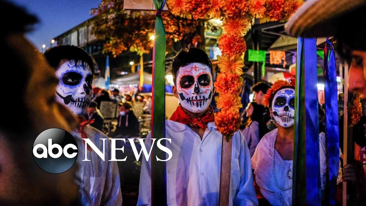 Day of the Dead, northern lights, World Series no-hitter: World in Photos, Nov. 3