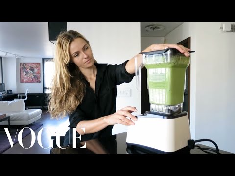 Watch Model Valentina Zelyaeva Make Her Favorite Healthy Sunchoke Soup - Vogue - UCRXiA3h1no_PFkb1JCP0yMA