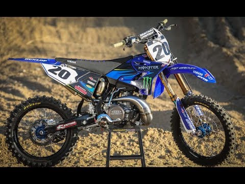 Deluxe Yamaha YZ250 2 Stroke Build - Motocross Action Magazine - UC13uOawMwZh56D2dEn41Gyw