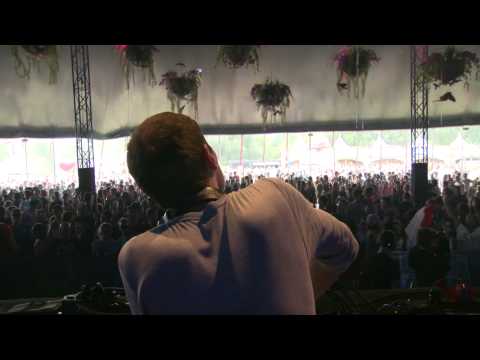 Cari Lekebusch (1) at Tomorrowland 2012 - UCsN8M73DMWa8SPp5o_0IAQQ