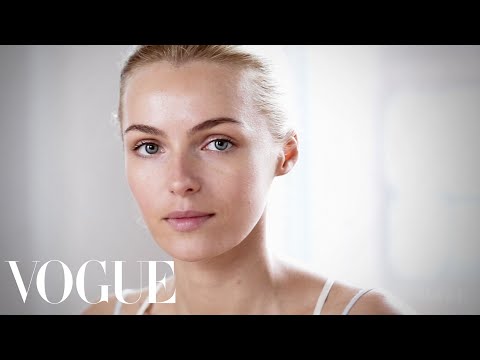 How to Get Sun-kissed Skin Makeup Tutorial with Wendy Rowe - The Monday Makeover - Vogue - UCRXiA3h1no_PFkb1JCP0yMA