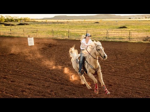 Texas Cowgirl Chases Down Her Dreams - UCblfuW_4rakIf2h6aqANefA