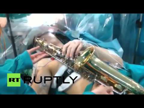 Beyin Ameliyatı Olurken Saksofon Çalan Hasta