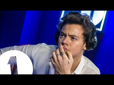 Harry Styles talks Taylor Swift, Liam Payne and Stage-Dives - UC-FQUIVQ-bZiefzBiQAa8Fw