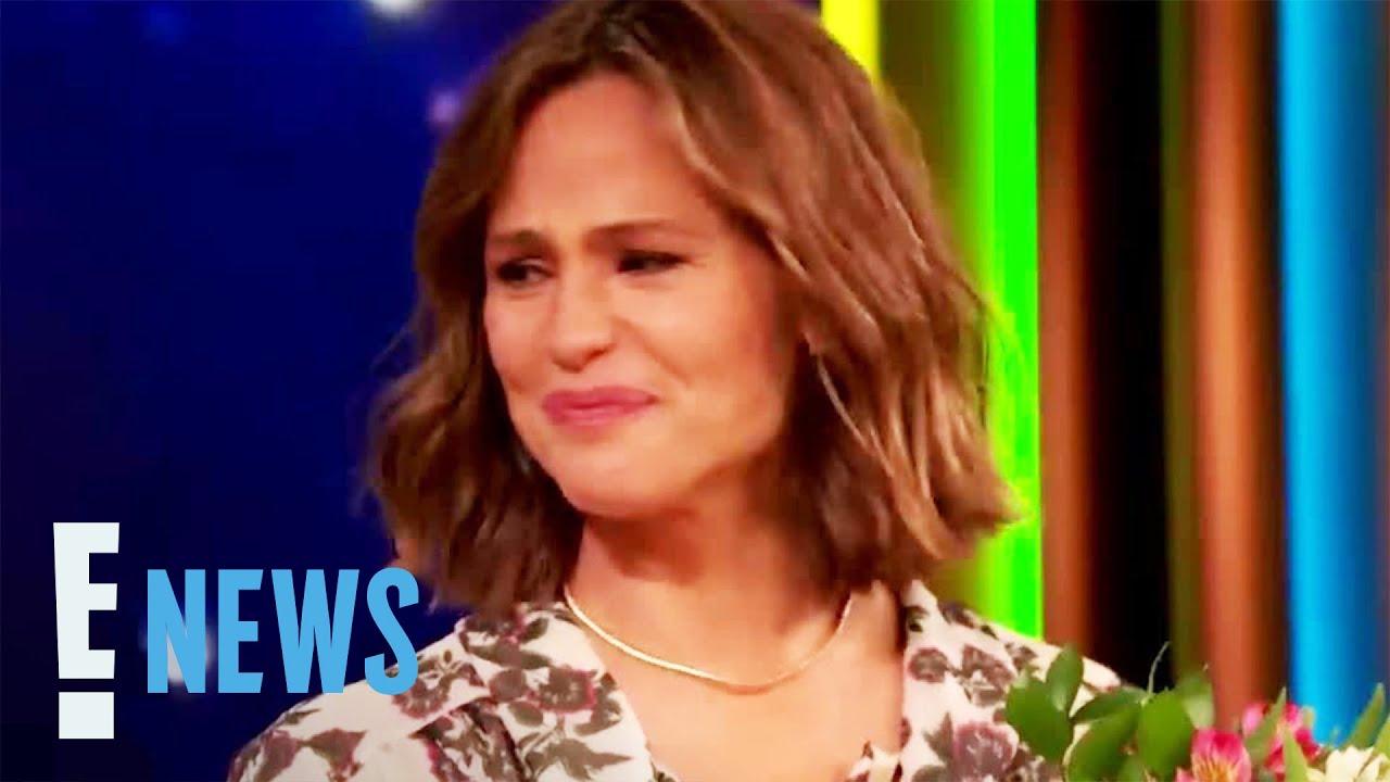 Jennifer Garner TEARS UP at Drew Barrymore’s Birthday Surprises | E! News
