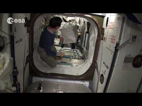 Space Station Dirty Laundry - Is It Washed? | Video - UCVTomc35agH1SM6kCKzwW_g