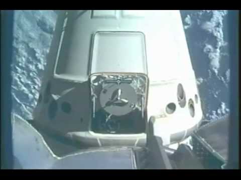 SpaceX Dragon Leaves Space Station | Video - UCVTomc35agH1SM6kCKzwW_g