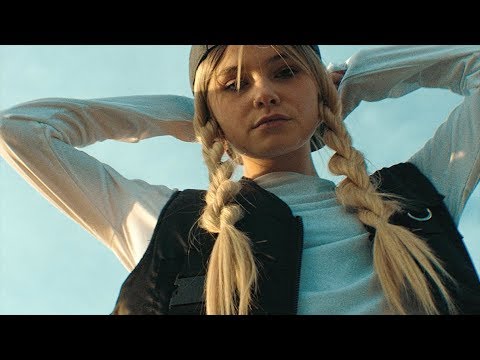 Esther Graf - Chamäleon [Official Video]