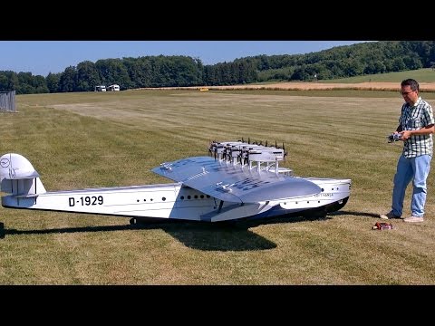 DORNIER DO-X FLYING BOAT GIGANTIC RC MODEL AIRCRAFT PRESENTATION / RC Airliner Meeting Airshow 2015 - UCH6AYUbtonG7OTskda1_slQ