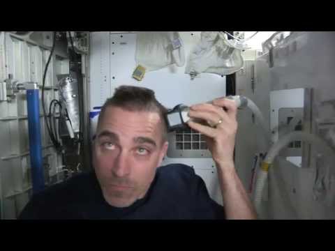 "Close Shave" for Astronaut Chris Cassidy - UCmheCYT4HlbFi943lpH009Q