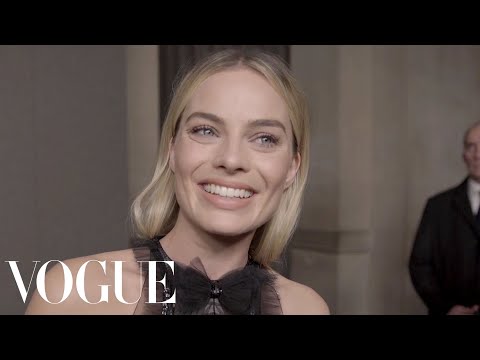 Margot Robbie, Penélope Cruz and More Go Inside Chanel’s Métiers d’Art Show | Vogue - UCRXiA3h1no_PFkb1JCP0yMA