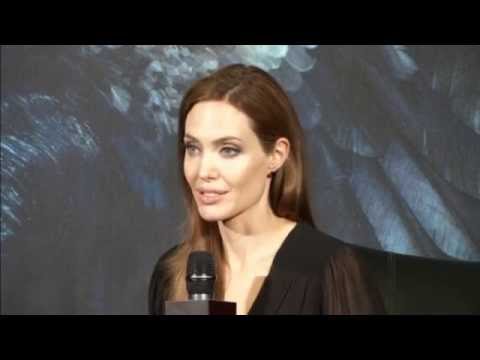 Angelina Jolie gets caught off guard by fans on Maleficent press tour - UCXM_e6csB_0LWNLhRqrhAxg