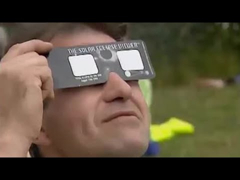 Total Eclipse at the Zoo - The Zoo Keepers - BBC - UCwmZiChSryoWQCZMIQezgTg