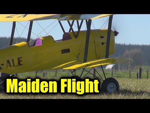 de Havilland Tiger Moth maiden and "landing" - UCQ2sg7vS7JkxKwtZuFZzn-g