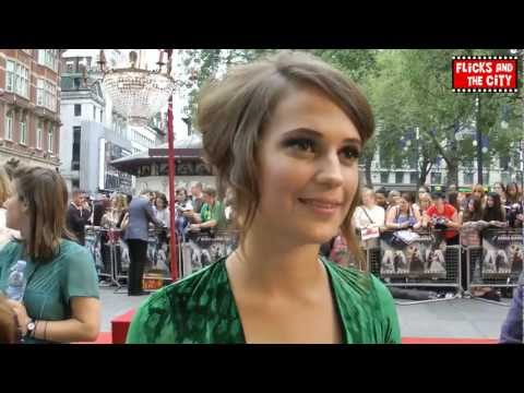 Anna Karenina Interview with Alicia Vikander, Princess Kitty - UCS5C4dC1Vc3EzgeDO-Wu3Mg