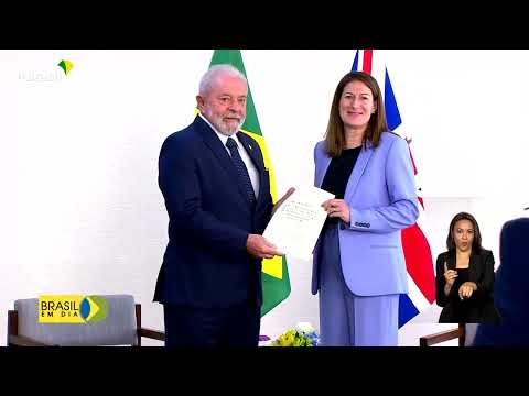 Lula recebe cartas credenciais de embaixadores de nove países