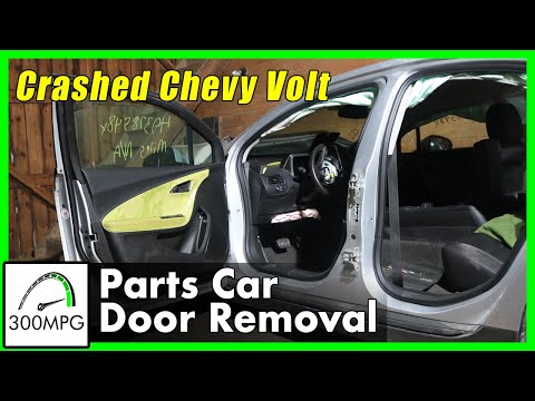 Crashed Chevy Volt: Getting Doors from Parts Car