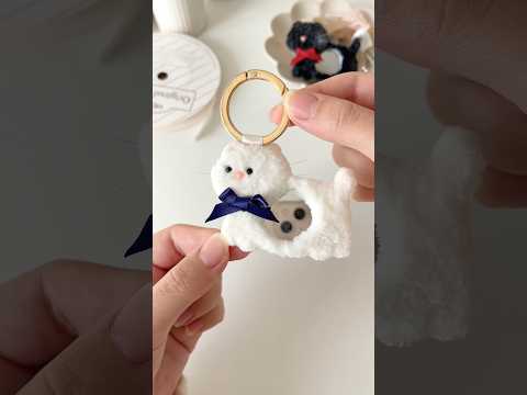 猫の鏡キーホルダー作ったよ🐈‍⬛🎀 #punchneedle