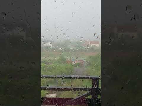 Потужна злива в Ужгороді. Хто вікна не помив, то вже й не треба. #ужгород