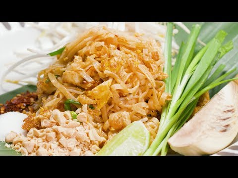 Chicken Pad Thai with Fern Kaewtathip and Noree Pla | Like A Chef