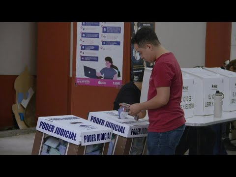 Mexicans vote ahead of polls closing in first election for judges and magistrates | AFP