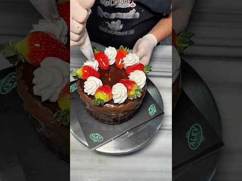 Son zamanların en iyi yaş pasta yapımı !! #reklam #yaspasta #yaşpastatarifi #shortvideo #keşfet
