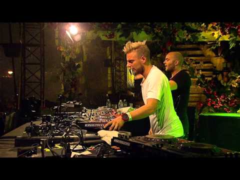 TomorrowWorld 2014 | Showtek - UCsN8M73DMWa8SPp5o_0IAQQ